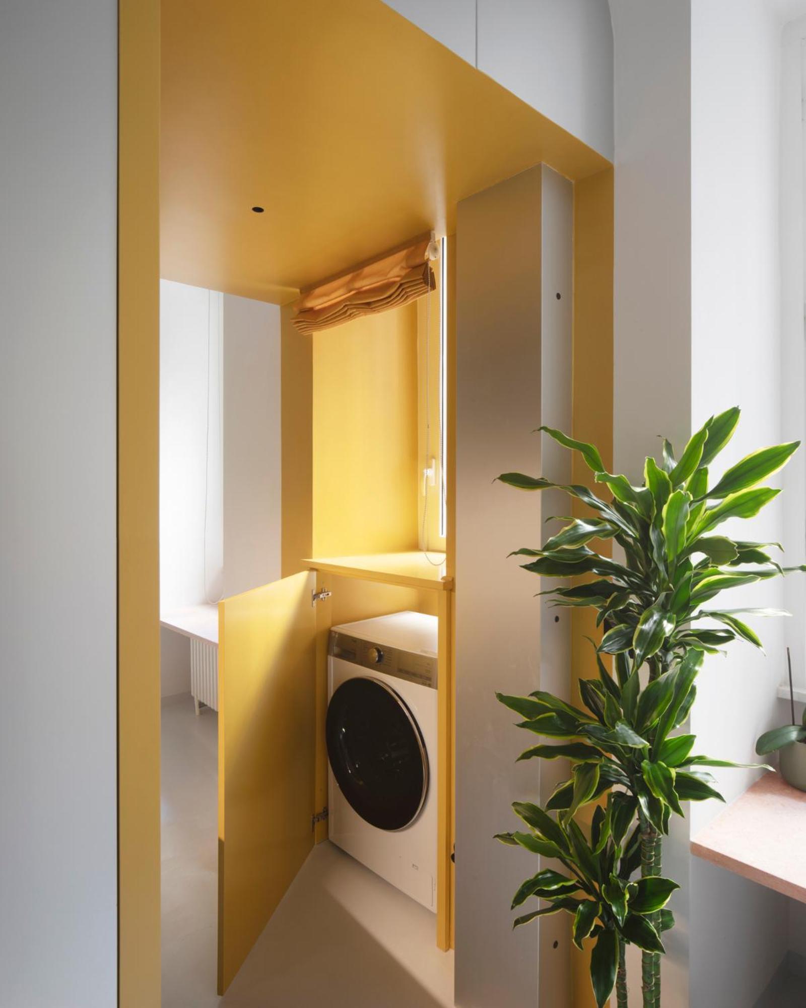 Interno A - * Rom